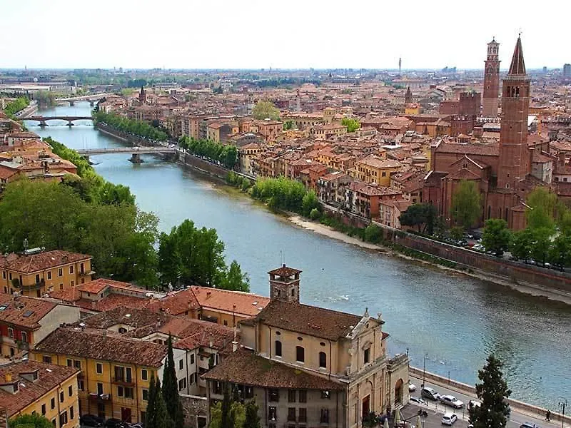 Aris Apartment Verona 0*,