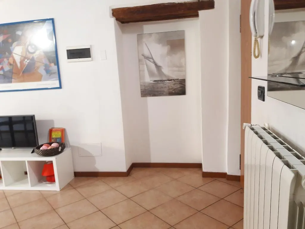 Aris Apartment Verona 0*,
