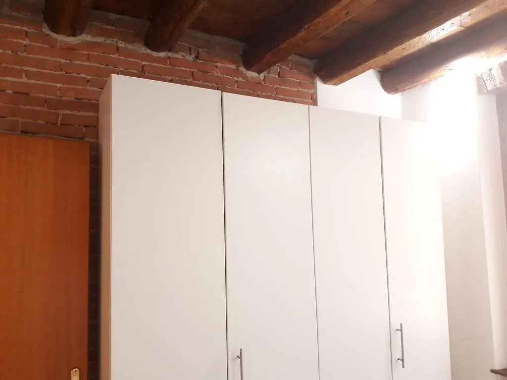 Aris Apartment Verona 0*,